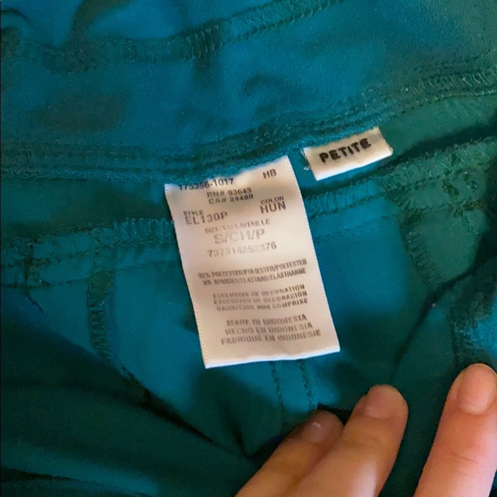 Elle Small Scrub Set - Picture 2 of 6
